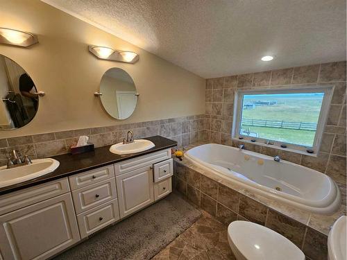 61034 Twp Rd 18-5, Rural Warner No. 5, County Of, AB - Indoor Photo Showing Bathroom