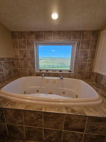 61034 Twp Rd 18-5, Rural Warner No. 5, County Of, AB - Indoor Photo Showing Bathroom