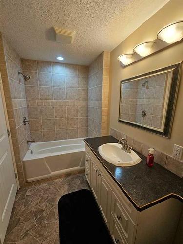 61034 Twp Rd 18-5, Rural Warner No. 5, County Of, AB - Indoor Photo Showing Bathroom