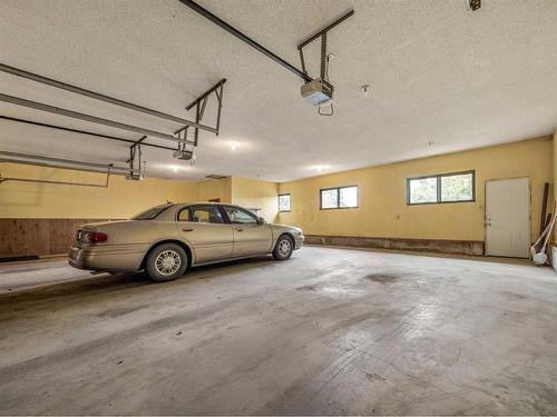 4604 53 Ave., Taber, AB - Indoor Photo Showing Garage