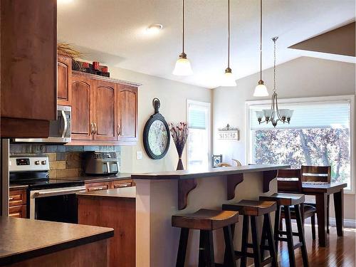 228 Southgate Boulevard South, Lethbridge, AB - Indoor Photo Showing Kitchen