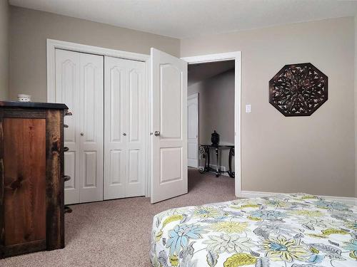 228 Southgate Boulevard South, Lethbridge, AB - Indoor Photo Showing Bedroom