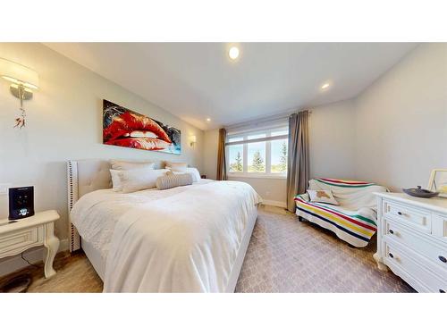 328 Stonecrest Place West, Lethbridge, AB - Indoor Photo Showing Bedroom