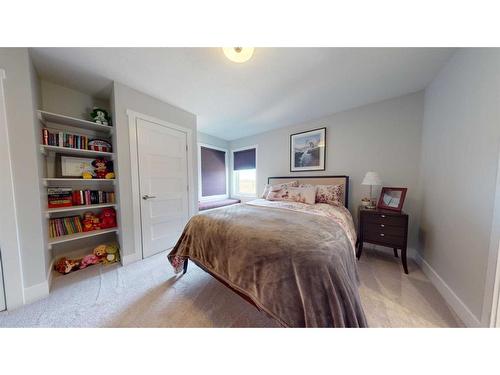 328 Stonecrest Place West, Lethbridge, AB - Indoor Photo Showing Bedroom