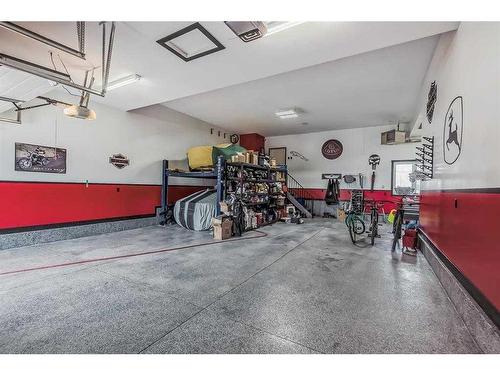 328 Stonecrest Place West, Lethbridge, AB - Indoor Photo Showing Garage