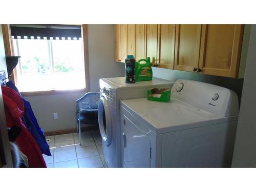 71040 Rge Rd 255, Fort Macleod, AB - Indoor Photo Showing Laundry Room