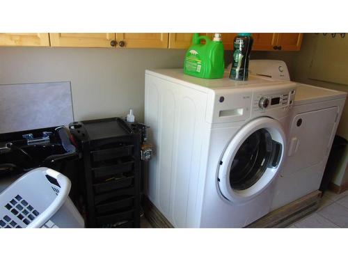 71040 Rge Rd 255, Fort Macleod, AB - Indoor Photo Showing Laundry Room