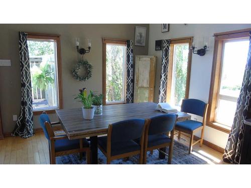 71040 Rge Rd 255, Fort Macleod, AB - Indoor Photo Showing Dining Room