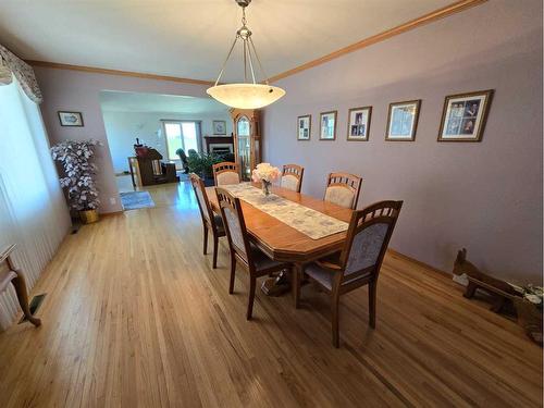 94065 Rr 211, Rural Lethbridge County, AB - Indoor Photo Showing Dining Room