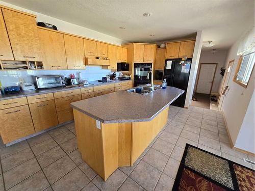 94065 Rr 211, Rural Lethbridge County, AB - Indoor Photo Showing Kitchen With Double Sink