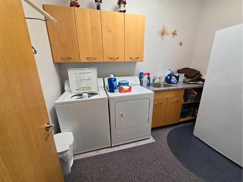 94065 Rr 211, Rural Lethbridge County, AB - Indoor Photo Showing Laundry Room