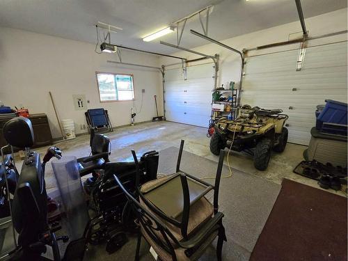 94065 Rr 211, Rural Lethbridge County, AB - Indoor Photo Showing Garage