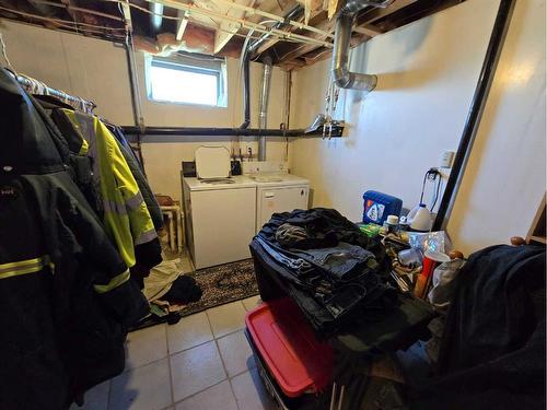 94065 Rr 211, Rural Lethbridge County, AB - Indoor Photo Showing Laundry Room