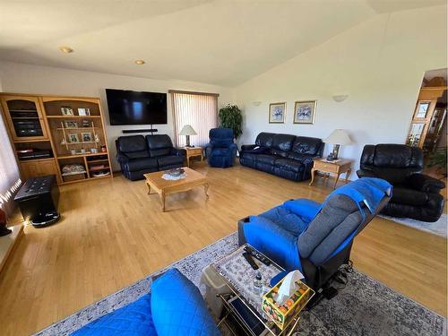 94065 Rr 211, Rural Lethbridge County, AB - Indoor Photo Showing Living Room