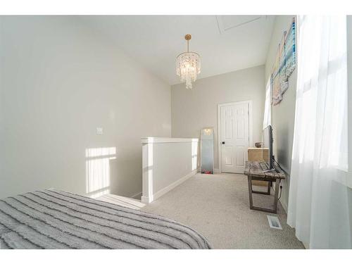 68 S 100 E, Raymond, AB - Indoor Photo Showing Bedroom