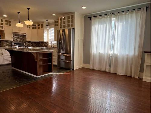 69E 1 Avenue South, Magrath, AB - Indoor Photo Showing Kitchen