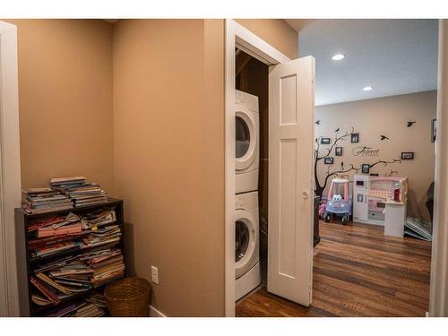 237 Mt Sundance Crescent West, Lethbridge, AB - Indoor Photo Showing Laundry Room