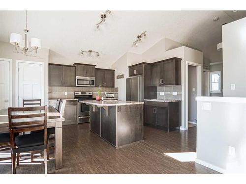 237 Mt Sundance Crescent West, Lethbridge, AB - Indoor Photo Showing Kitchen With Upgraded Kitchen