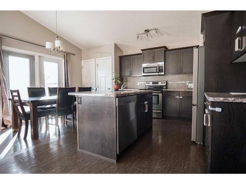 237 Mt Sundance Crescent West, Lethbridge, AB - Indoor Photo Showing Kitchen With Upgraded Kitchen
