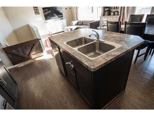 237 Mt Sundance Crescent West, Lethbridge, AB - Indoor Photo Showing Kitchen With Double Sink