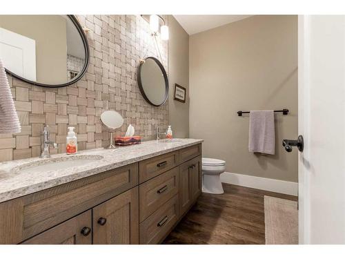 203032 Twp Rd 9-4, Rural Lethbridge County, AB - Indoor Photo Showing Bathroom