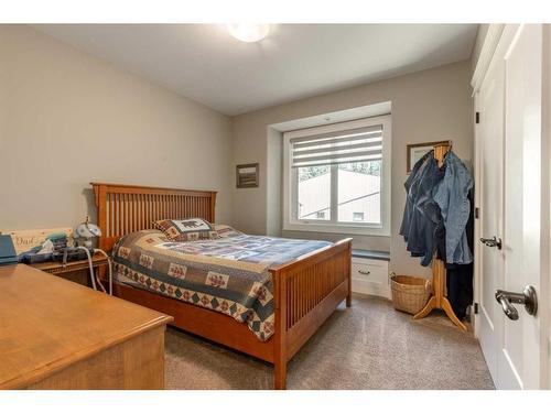 203032 Twp Rd 9-4, Rural Lethbridge County, AB - Indoor Photo Showing Bedroom