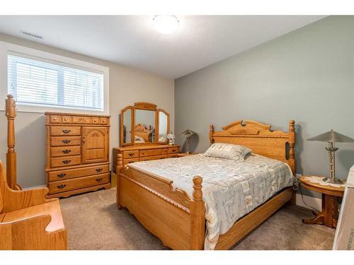 203032 Twp Rd 9-4, Rural Lethbridge County, AB - Indoor Photo Showing Bedroom