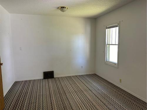 249 E 1 Avenue South, Magrath, AB - Indoor Photo Showing Other Room