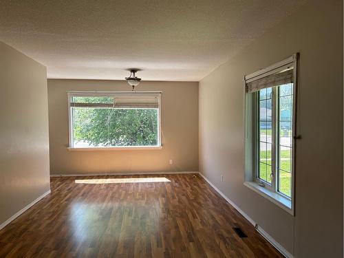 249 E 1 Avenue South, Magrath, AB - Indoor Photo Showing Other Room