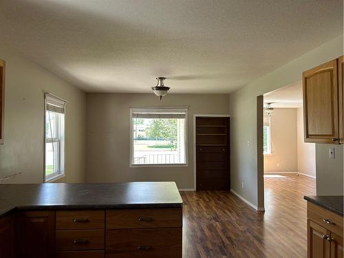 249 E 1 Avenue South, Magrath, AB - Indoor Photo Showing Kitchen