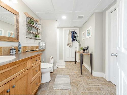 84013 Range Road 212, Rural Lethbridge County, AB - Indoor Photo Showing Bathroom