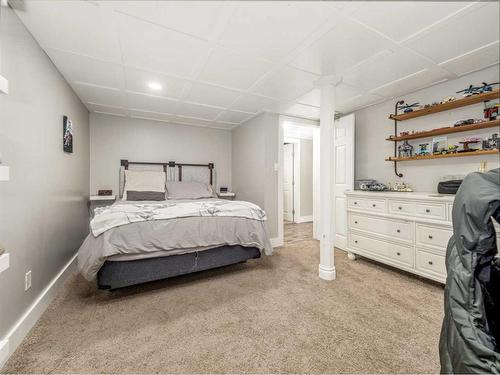 84013 Range Road 212, Rural Lethbridge County, AB - Indoor Photo Showing Bedroom