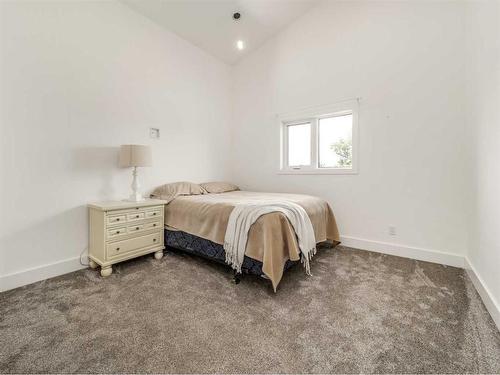 84013 Range Road 212, Rural Lethbridge County, AB - Indoor Photo Showing Bedroom