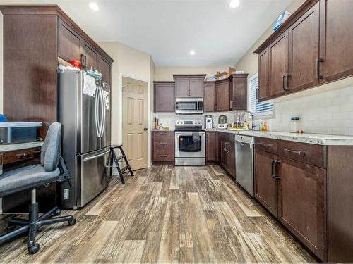 1016 Livingston Way, Pincher Creek, AB - Indoor Photo Showing Kitchen