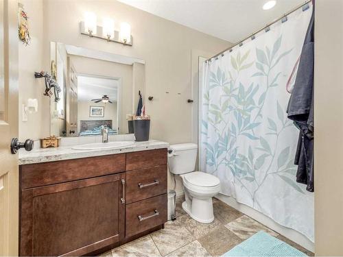 1016 Livingston Way, Pincher Creek, AB - Indoor Photo Showing Bathroom