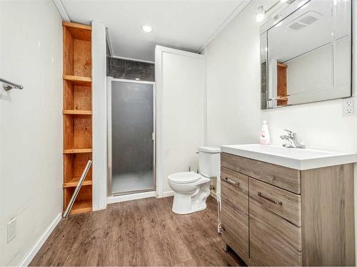 1016 Livingston Way, Pincher Creek, AB - Indoor Photo Showing Bathroom