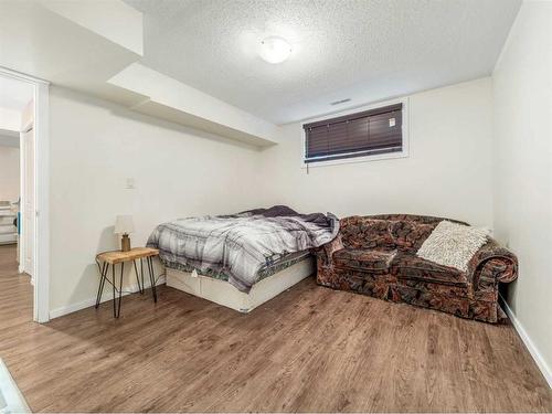 1016 Livingston Way, Pincher Creek, AB - Indoor Photo Showing Bedroom