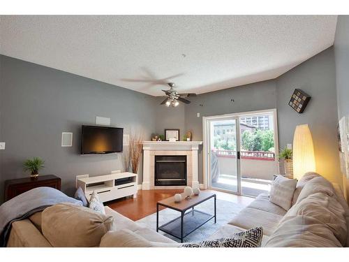 301-777 3 Avenue Sw, Calgary, AB - Indoor Photo Showing Living Room