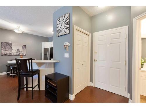 301-777 3 Avenue Sw, Calgary, AB - Indoor Photo Showing Other Room