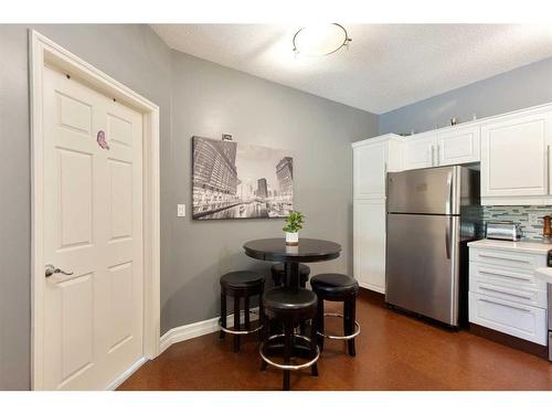 301-777 3 Avenue Sw, Calgary, AB - Indoor Photo Showing Kitchen