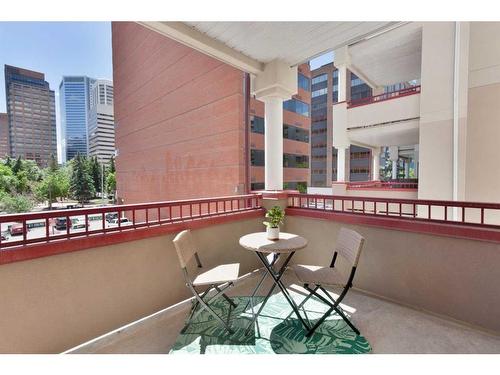 301-777 3 Avenue Sw, Calgary, AB - Indoor Photo Showing Laundry Room