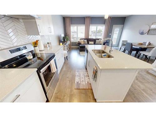 332 Crocus Terrace West, Lethbridge, AB - Indoor Photo Showing Kitchen With Double Sink