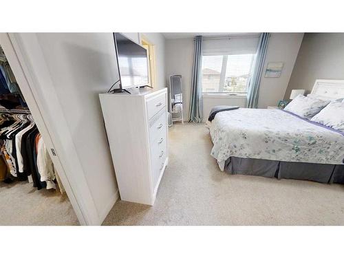 332 Crocus Terrace West, Lethbridge, AB - Indoor Photo Showing Bedroom