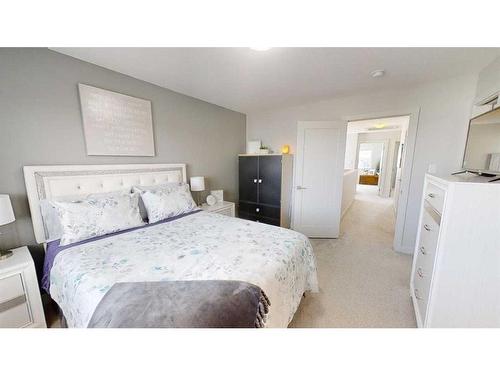 332 Crocus Terrace West, Lethbridge, AB - Indoor Photo Showing Bedroom