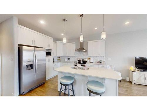 332 Crocus Terrace West, Lethbridge, AB - Indoor Photo Showing Kitchen With Upgraded Kitchen