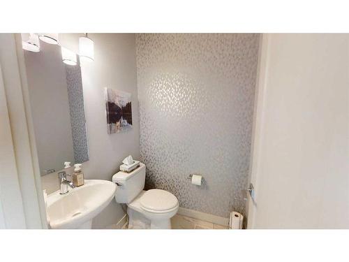 332 Crocus Terrace West, Lethbridge, AB - Indoor Photo Showing Bathroom