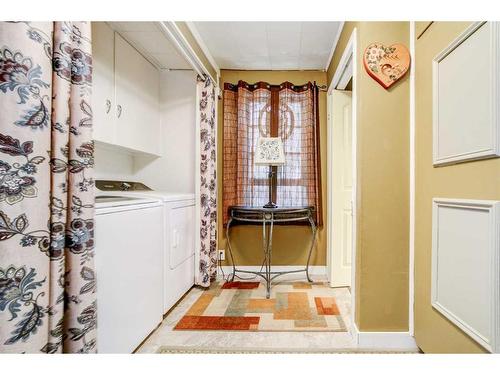 121 Centre Avenue, Milk River, AB - Indoor Photo Showing Laundry Room