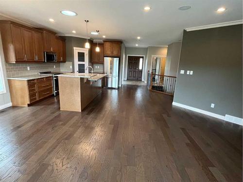 72 Sixmile Road South, Lethbridge, AB - Indoor Photo Showing Kitchen With Stainless Steel Kitchen