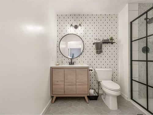 51 Rutgers Road West, Lethbridge, AB - Indoor Photo Showing Bathroom