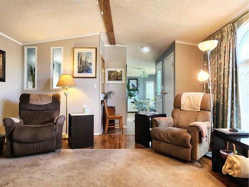 4 Westover Crescent West, Claresholm, AB - Indoor Photo Showing Living Room